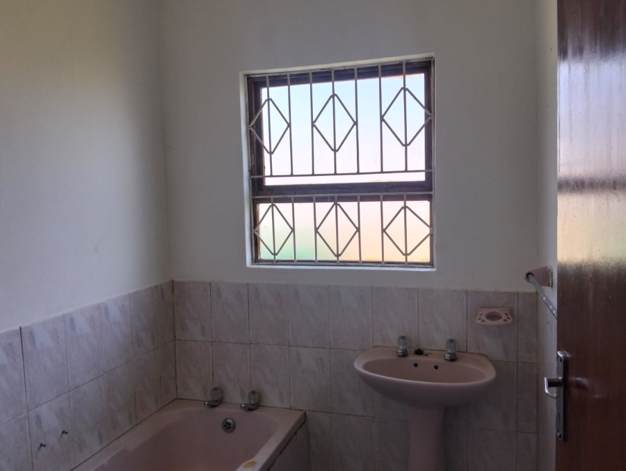 To Let 3 Bedroom Property for Rent in Northcrest Eastern Cape